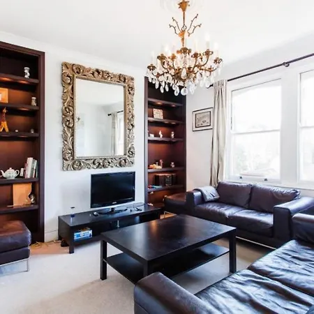 3 Bedroom Spacious And Bright Central London Home